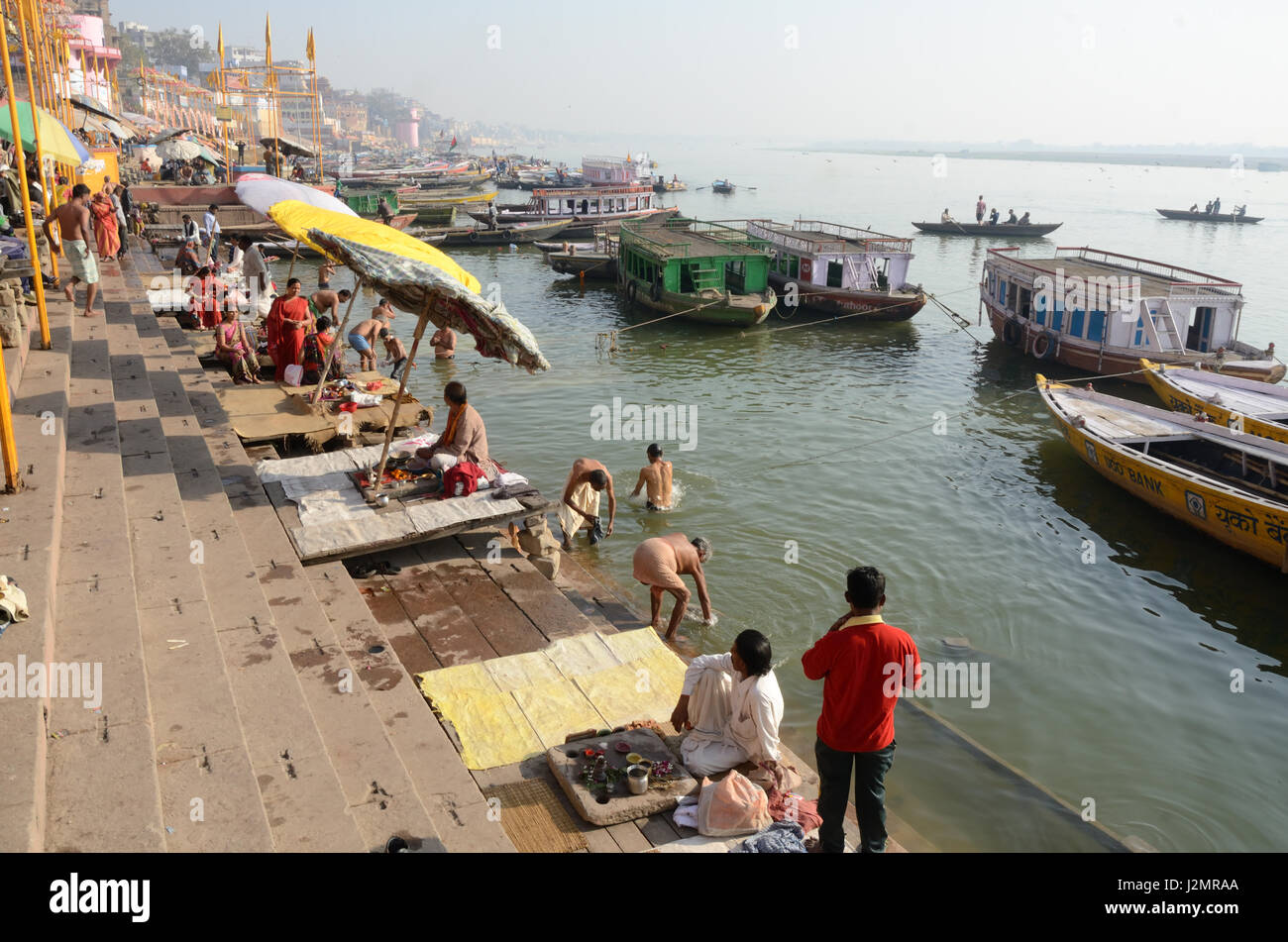 Ritual bathing in the ganges hi-res stock photography and images - Alamy