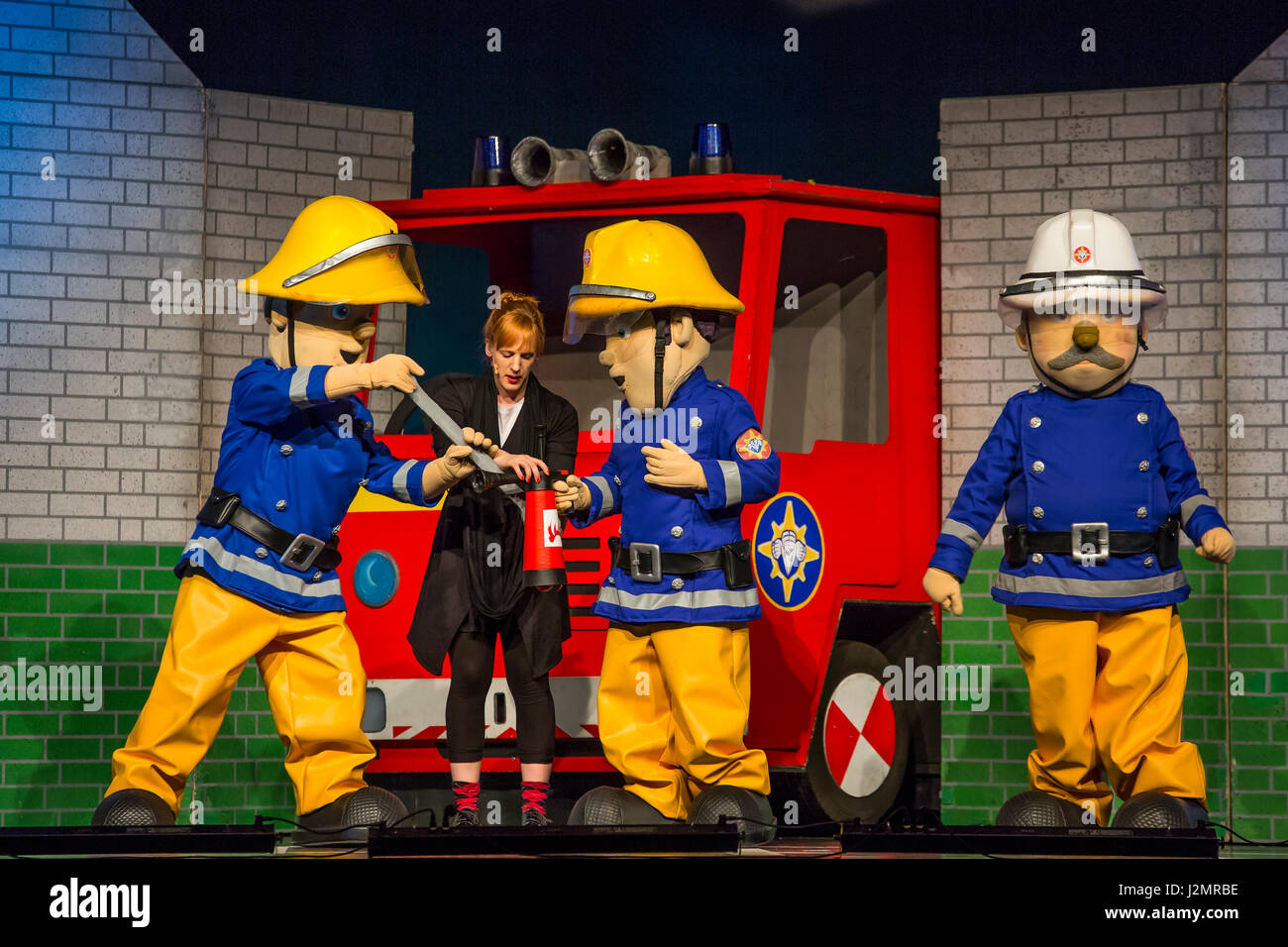 Wetzlar, Germany. 27th April, 2017. Feuerwehrmann Sam Live: Pontypandy rockt!, German children's theater adaptation of Welsh-British animated comedy children's television series fireman Sam by Theater auf Tour Darmstadt/Germany (in cooperation with Van Hoorne Entertainment, Netherlands). Performance at Stadthalle Wetzlar. Characters in scene: Fireman Sam, star guest Sina Singegern (Lisa Parise als real person), Fireman Elvis, Norris Steele (chief of fire service). --- Fotocredit: Christian Lademann Stock Photo