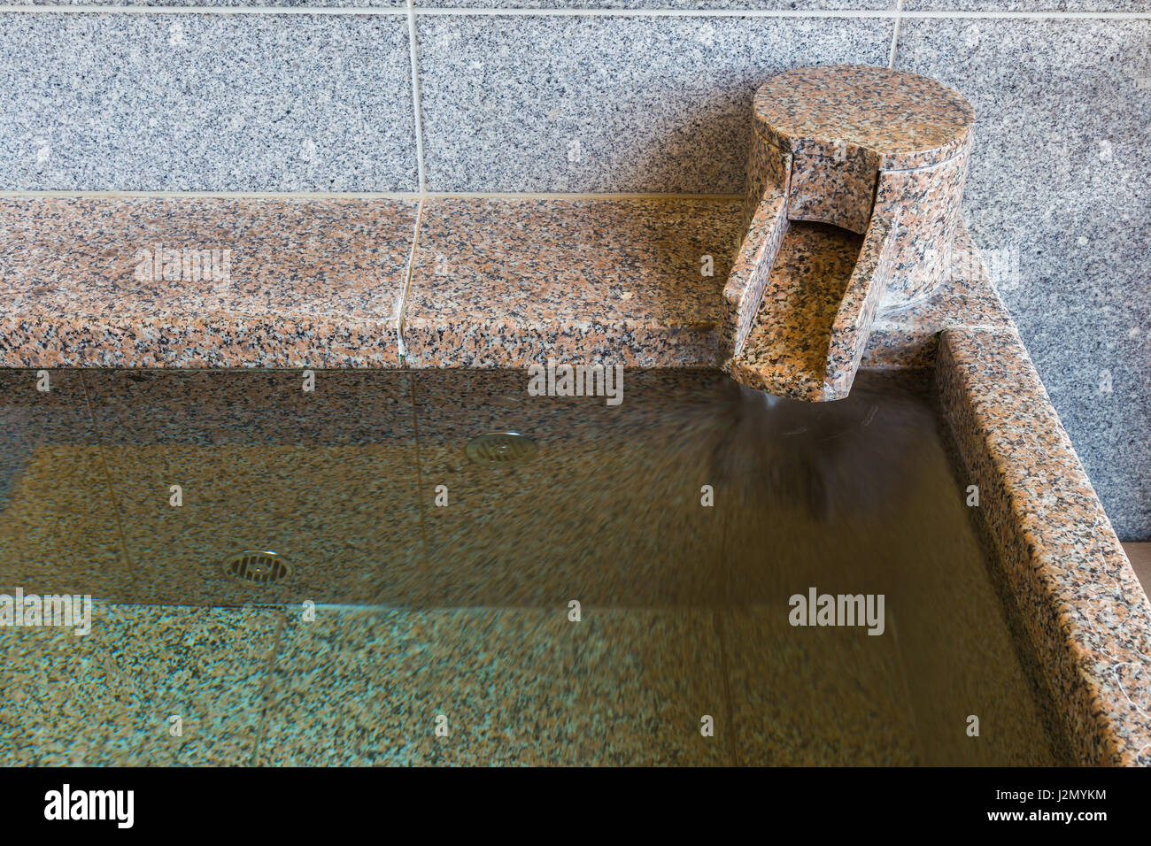 Japanese bath tub hi-res stock photography and images - Alamy