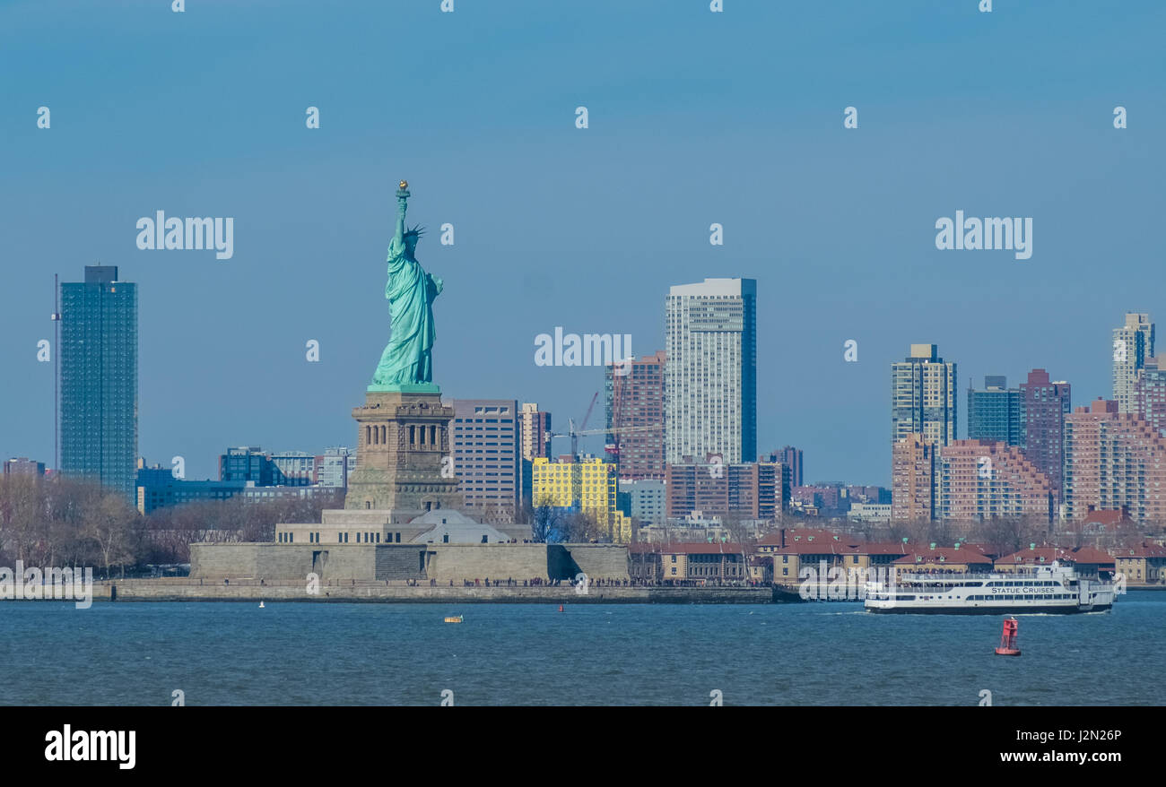 statue-of-liberty-from-staten-island-ferry-hi-res-stock-photography-and