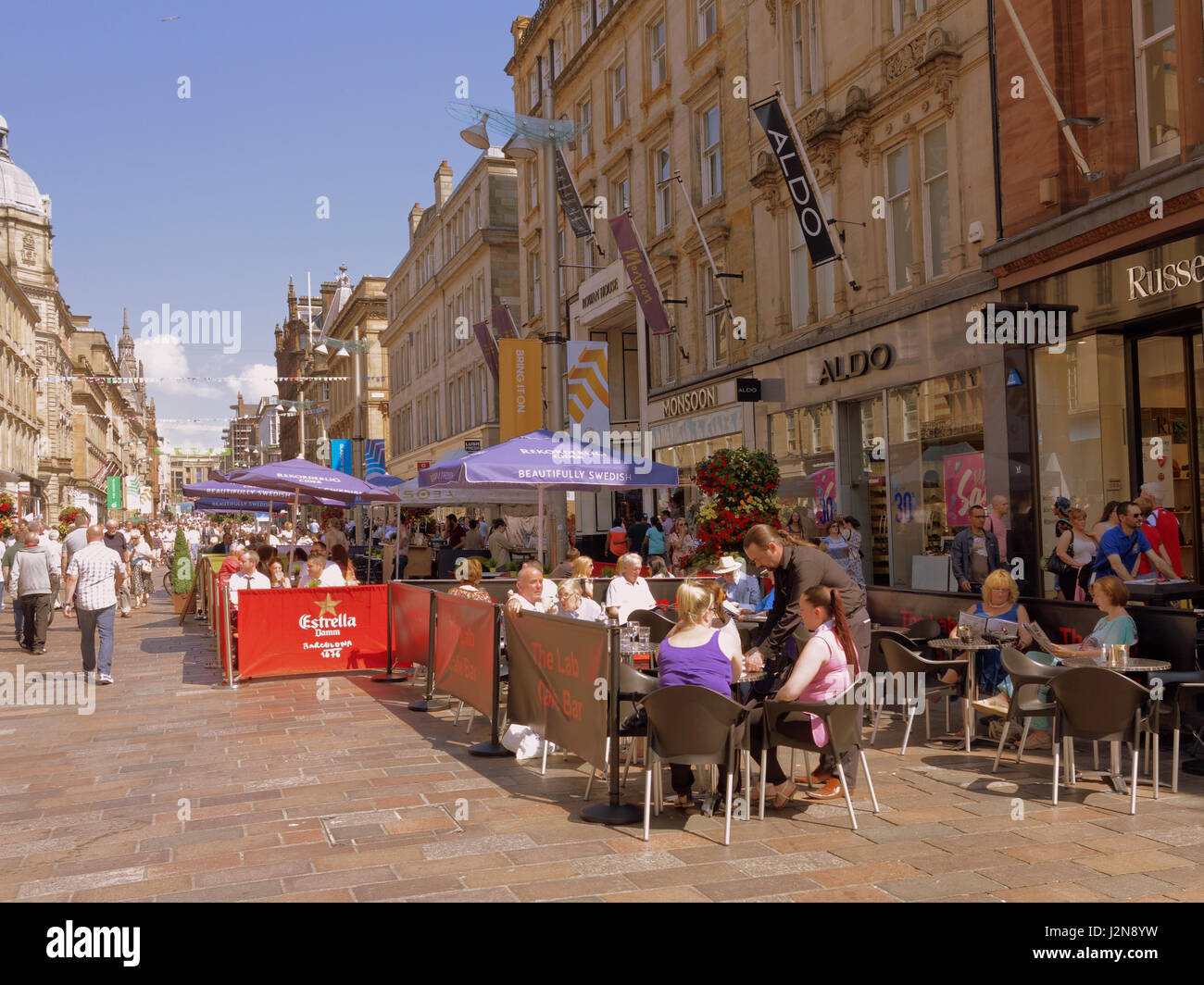 Glasgow shopping Saturday outdoor restaurants tables and chairs Stock Photo