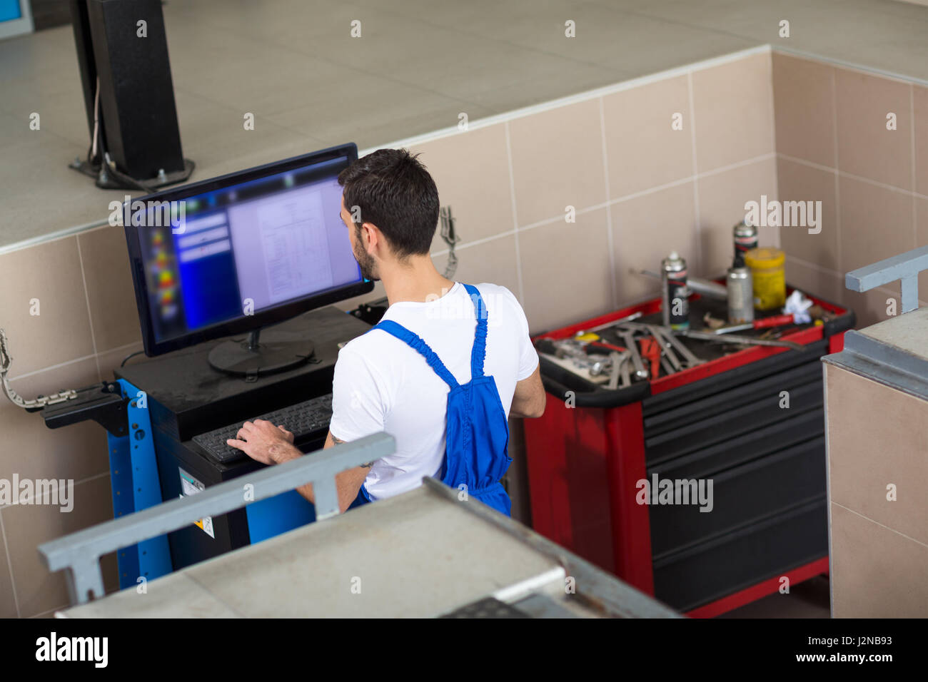 car mechanic doing car diagnostic on computer Stock Photo - Alamy