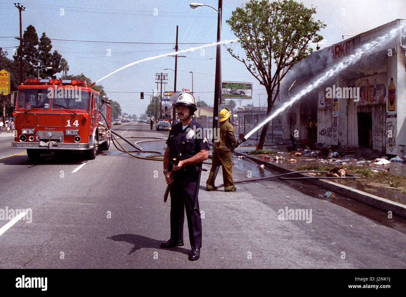 April 29/May 4 1992. Los Angeles CA. Coverage from the Los Angeles riots after the not guilty acquittal of policemen on trial in beating of Rodney King. In total, 55 people were killed during the riots, more than 2,000 people were injured, and more than 11,000 were arrested and $1 billion in property damage. Photos by Gene Blevins/LA DailyNews/ZumaPress. Credit: Gene Blevins/ZUMA Wire/Alamy Live News Stock Photo