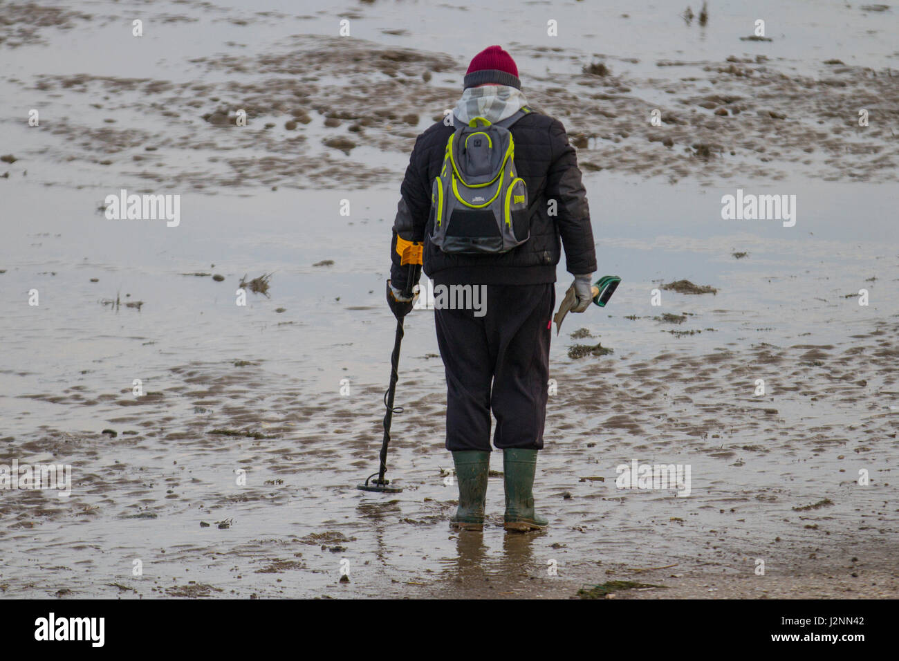 Southport, Lancashire, UK. Metal dectorists scour the beach for archaeology at looking for treasure, equipment, discovery, history, sensor, adventure, electrical, searching, detect, finding lost items. holding detecition instrument. Credit: MediaWorldImages/Alamy Live News Stock Photo