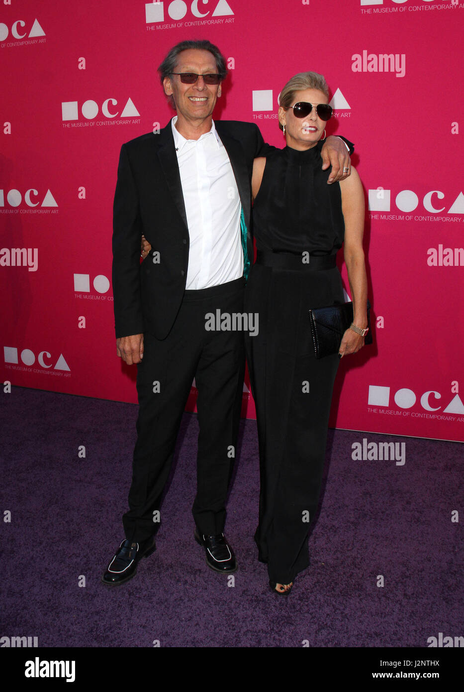 Alex van halen wife stine hi-res stock photography and images - Alamy, image size:933x1390