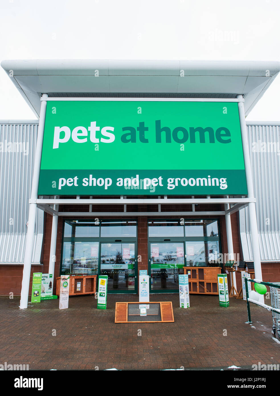 Pets at Home Store Opening, Lanark Stock Photo Alamy