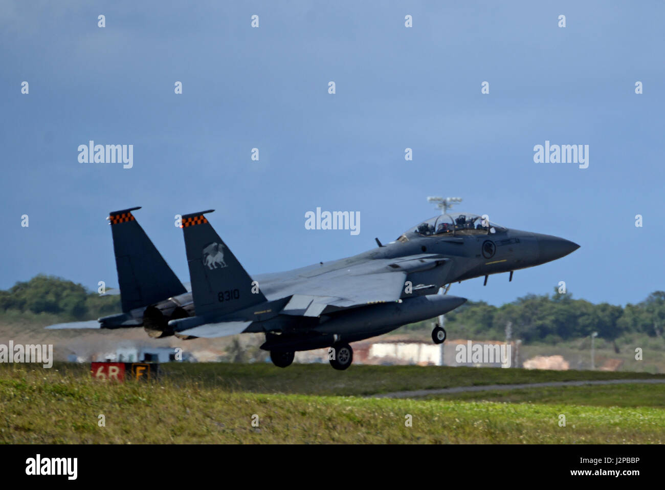 A Republic of Singapore Air Force F-15SG aircraft lands April 10, 2017, at Andersen Air Force Base, Guam. The RSAF deployed to this U.S. Air Force base to conduct quality bilateral training for aircrew and maintenance personnel to sharpen their skills and strengthen ties with partners in the Pacific. (U.S. Air Force Airman 1st Class Gerald R. Willis/Released) Stock Photo