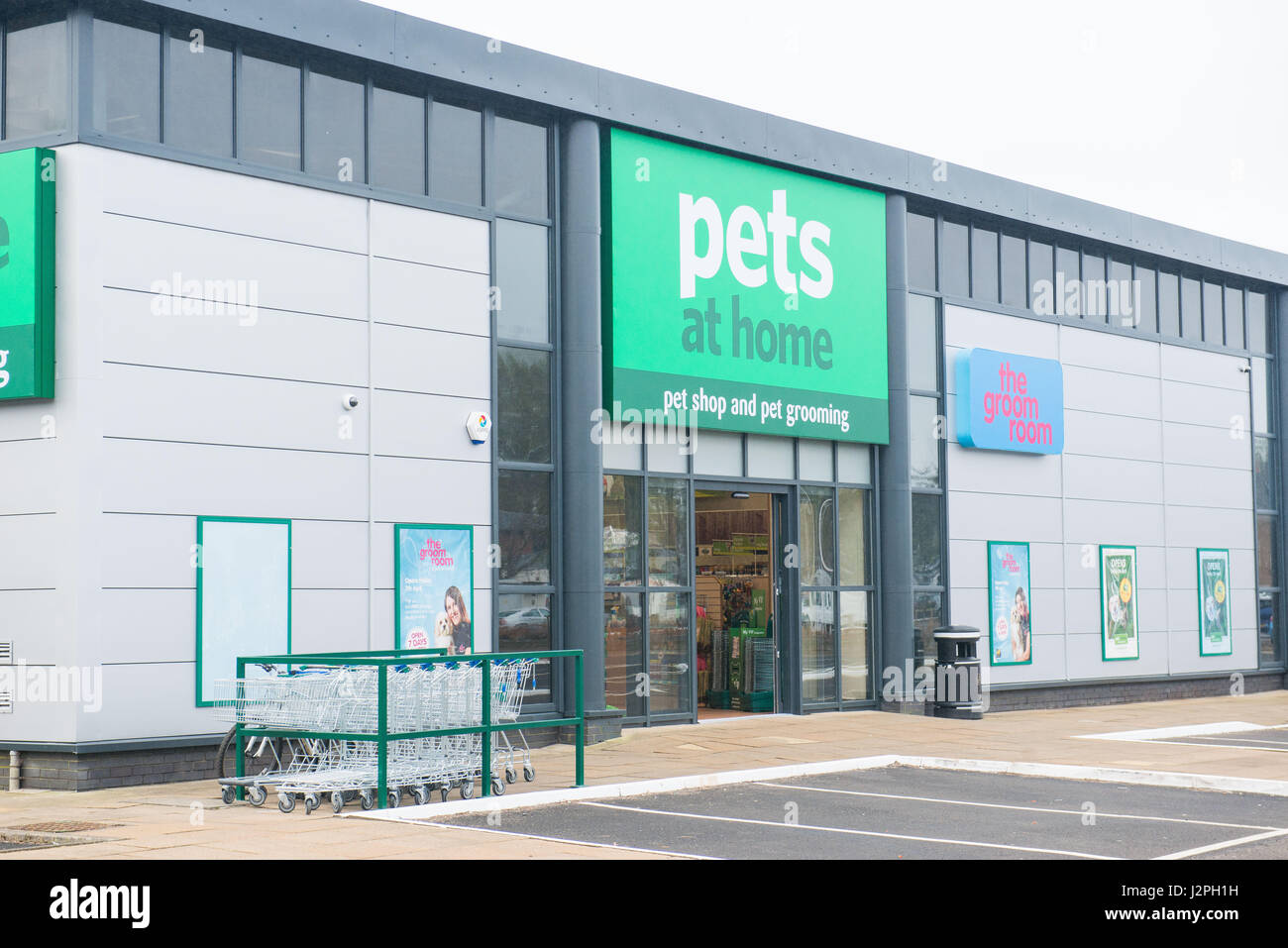 Picture pets at home store opening pollokshaws stock photo alamy