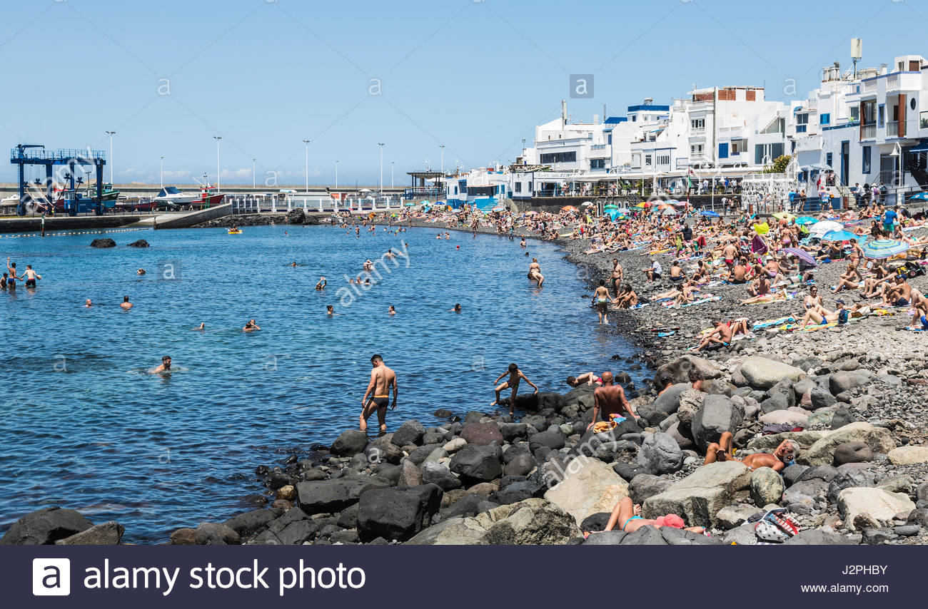 Bay and beach at Puerto de las Nieves, on Gran Canaria in early Spring  Stock Photo - Alamy