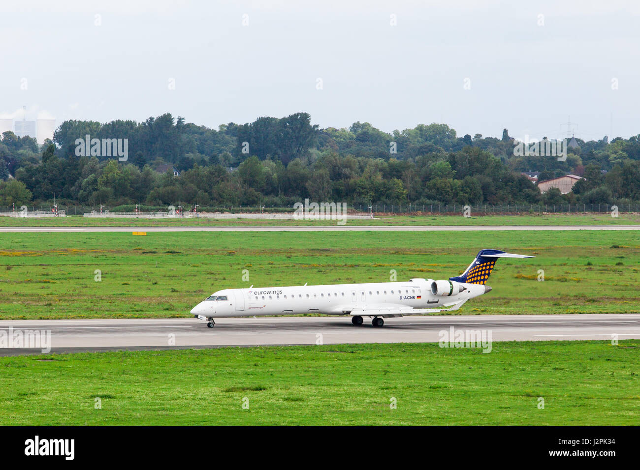 Bombardier crj 900 ng hi-res stock photography and images - Alamy