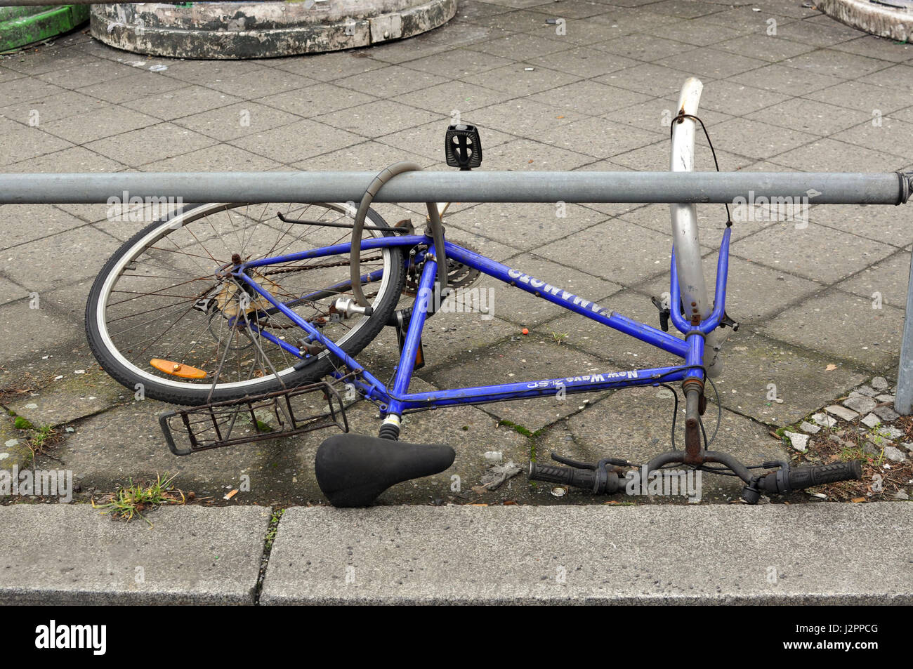 Fahrradwracks am Strassenrand / bike wracks at the road side Stock Photo