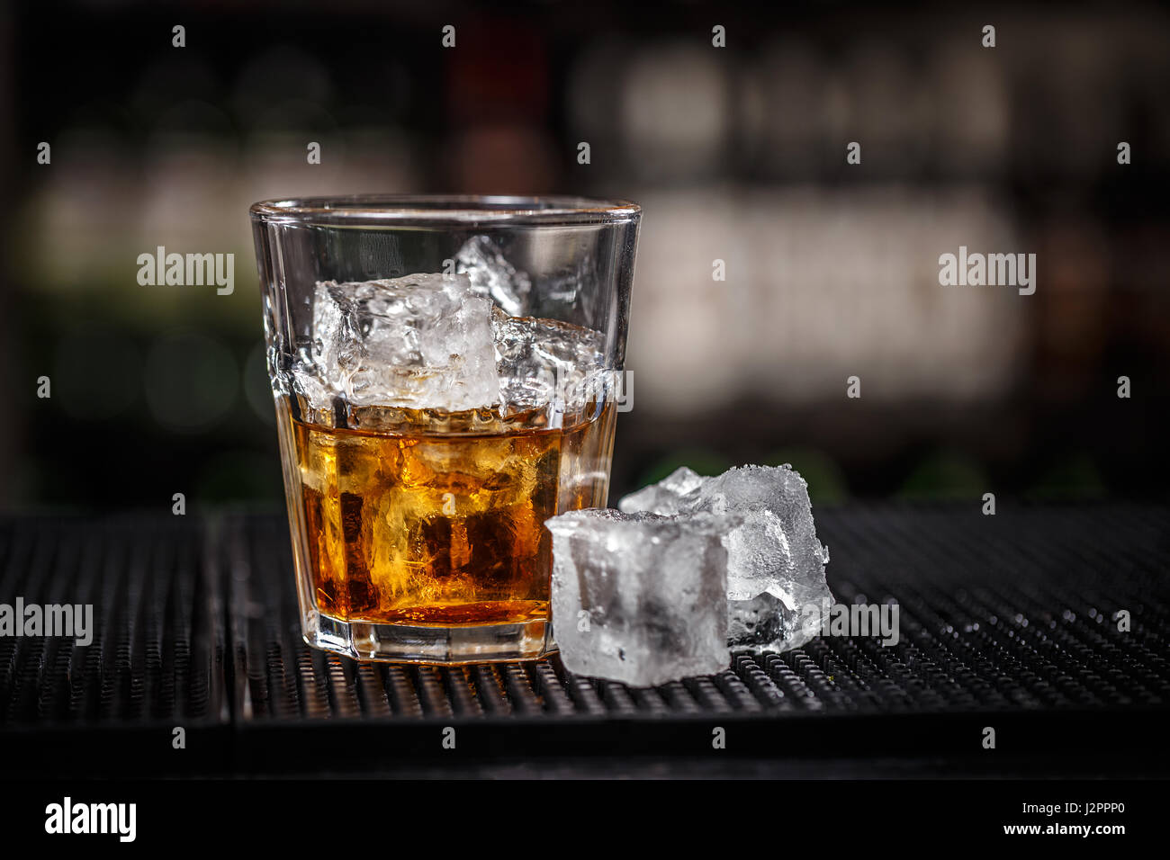 Whiskey ice cube hires stock photography and images Alamy