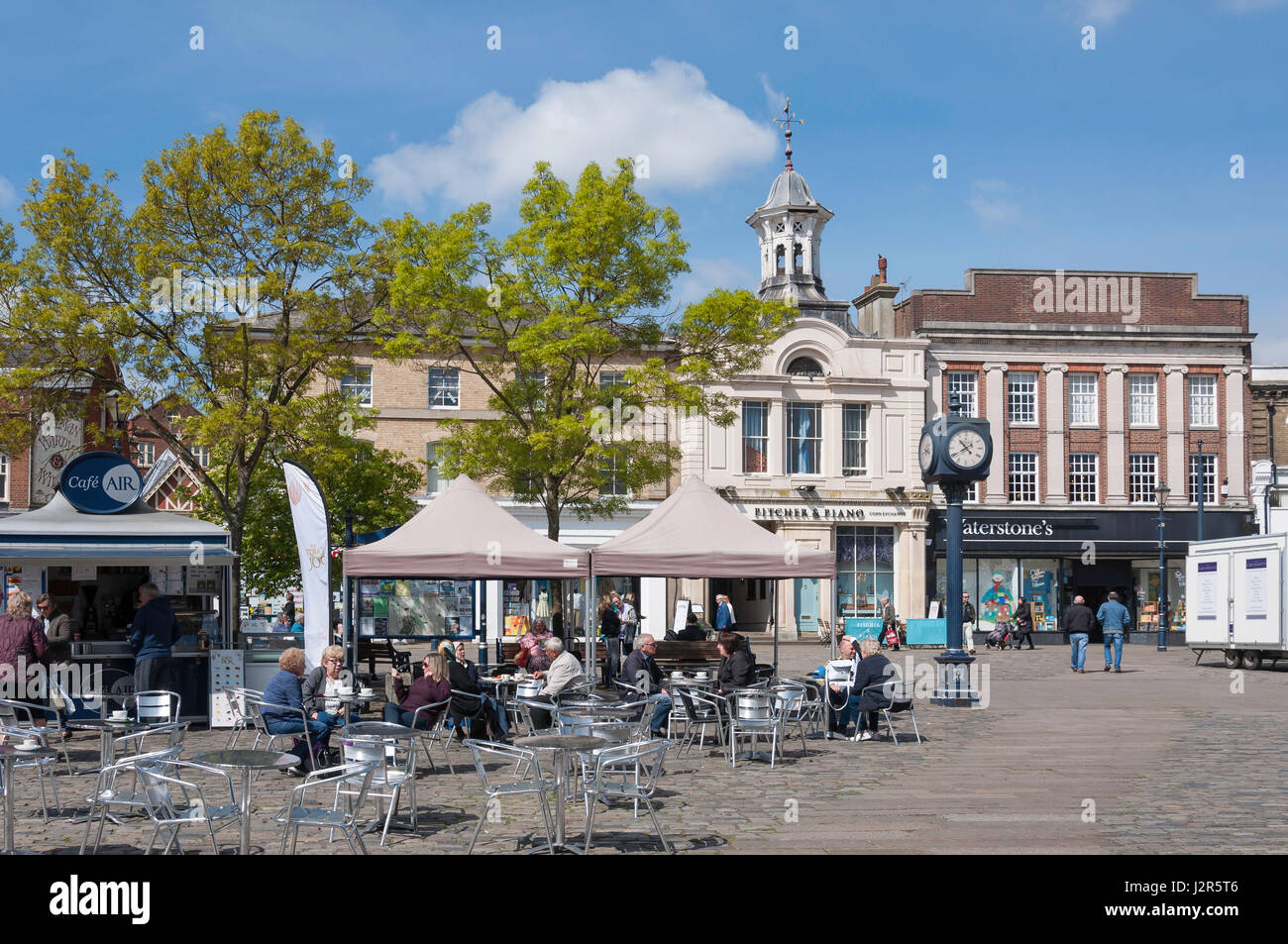 Outdoor cafe, Market Place, Hitchin, Hertfordshire, England, United Kingdom Stock Photo