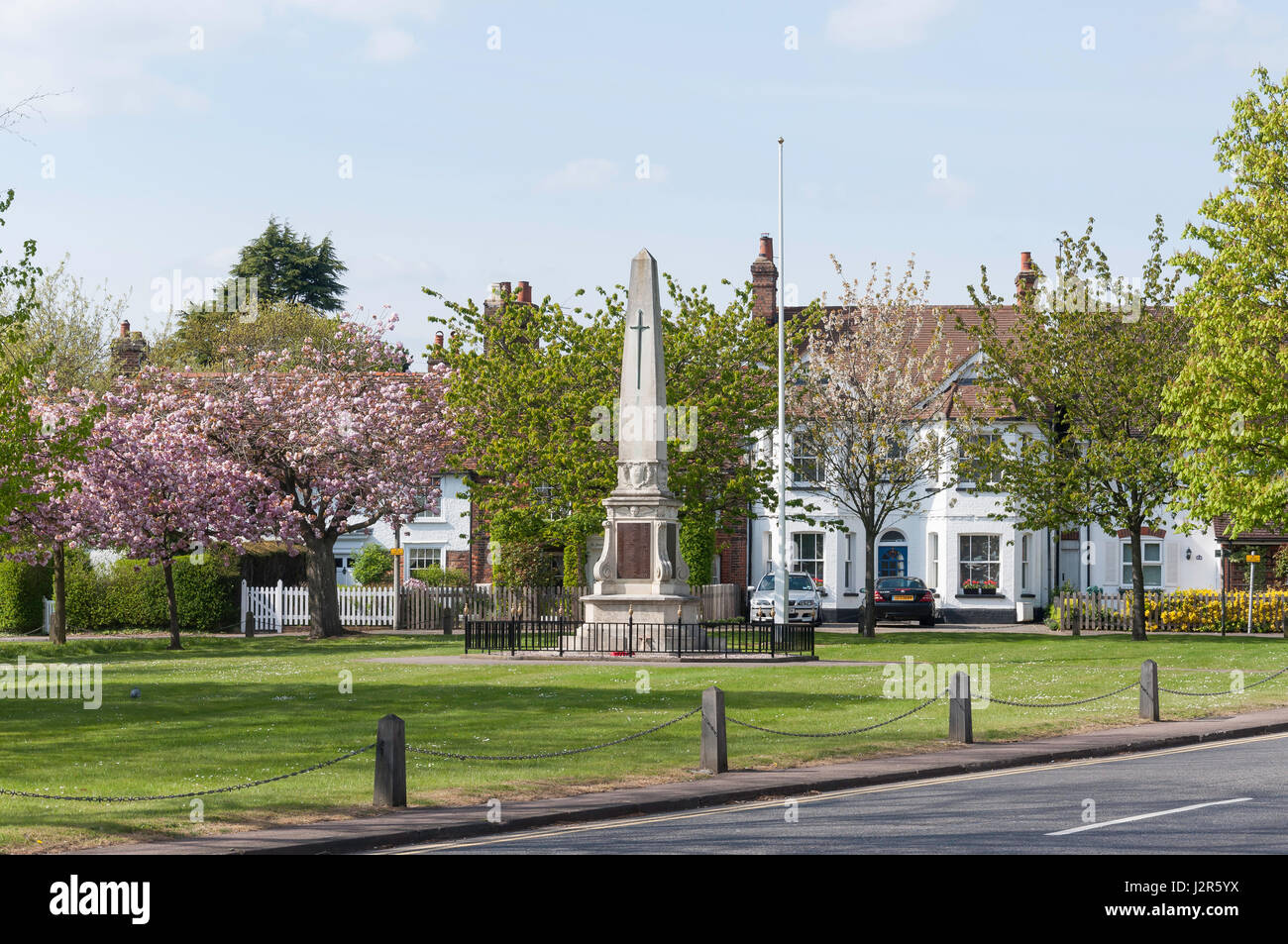 War Memorial on The Green, High Street, Old Town, Stevenage, Hertfordshire, England, United Kingdom Stock Photo