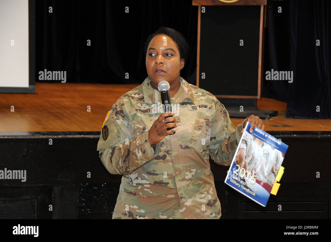 Army reserve soldiers families hi-res stock photography and images - Alamy