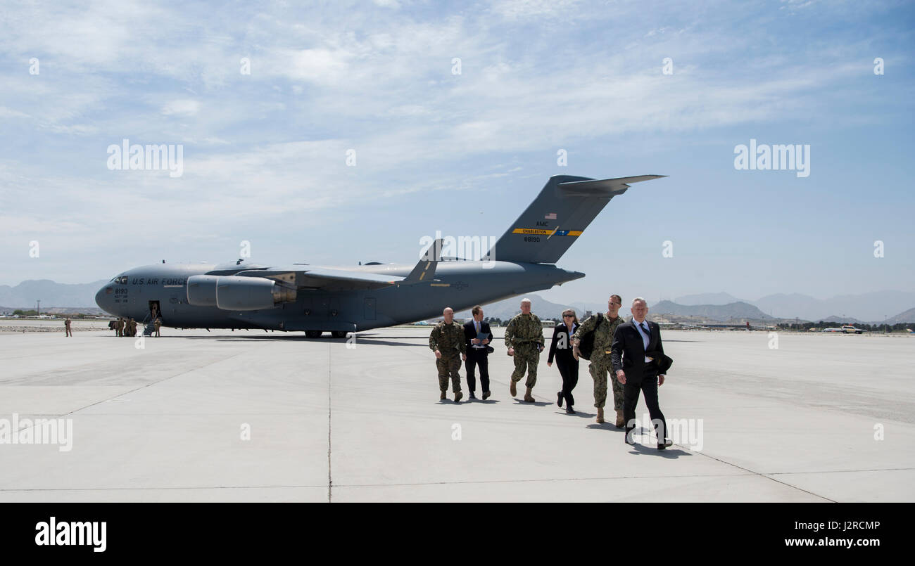 Military operations headquarters hi-res stock photography and images ...