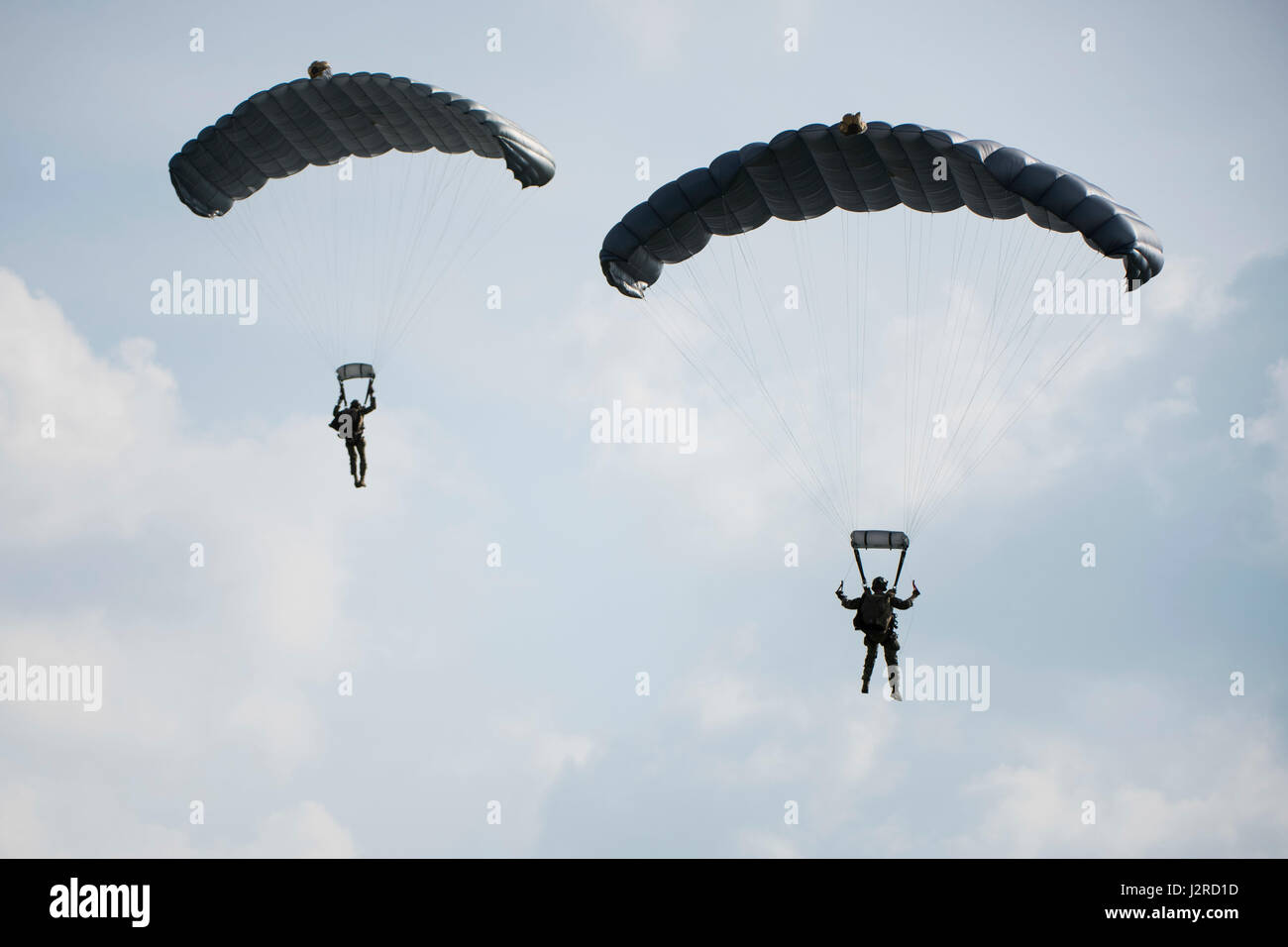 U.S. Air Force Airmen and U.S. Army Soldiers conduct parachute training ...