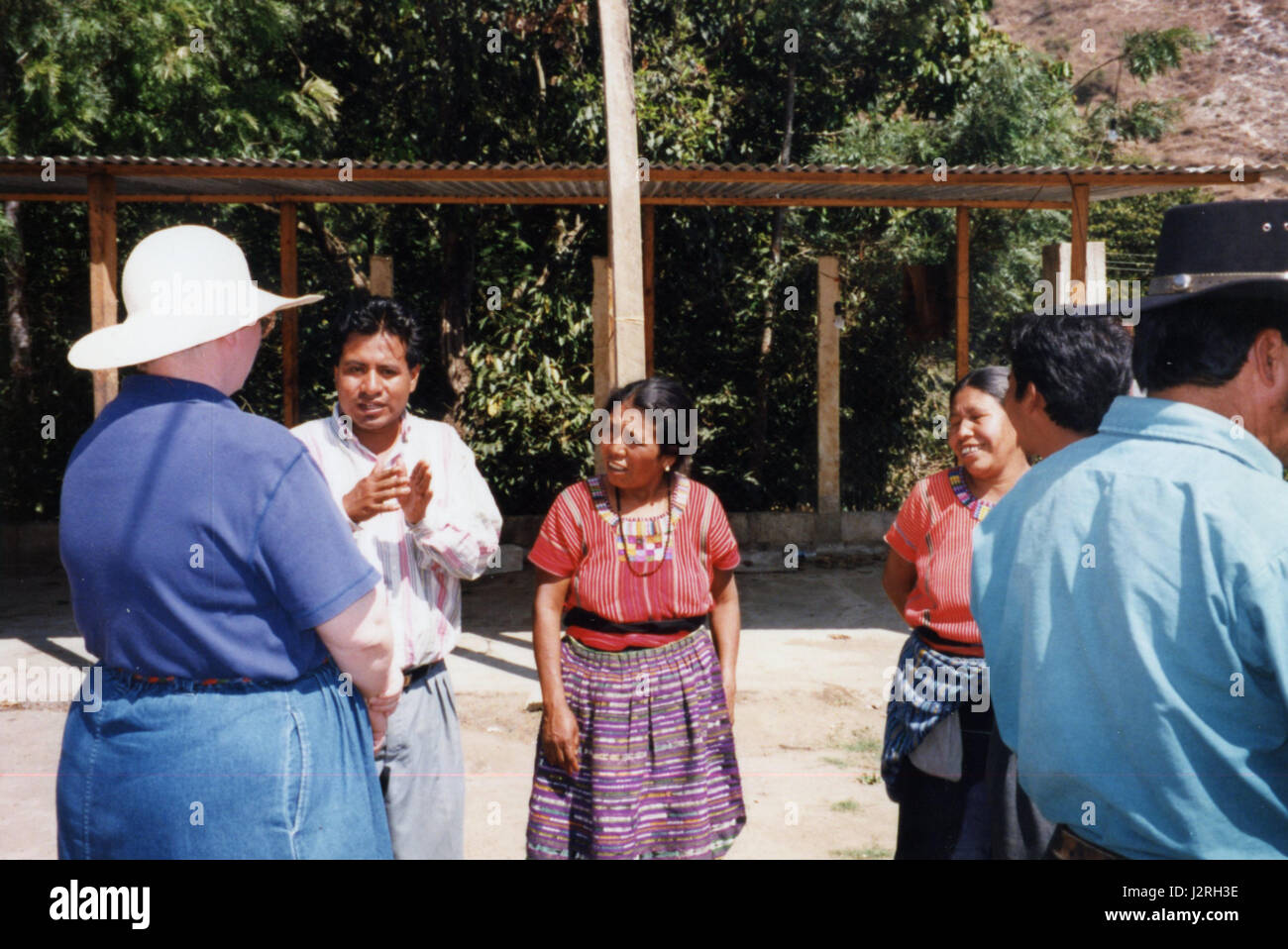 1999 INDONESIA PHOTOS - Locals talking with visitors Stock Photo - Alamy