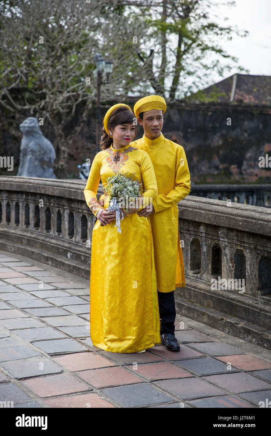 Vietnamese couple hue vietnam hi-res stock photography and images - Alamy