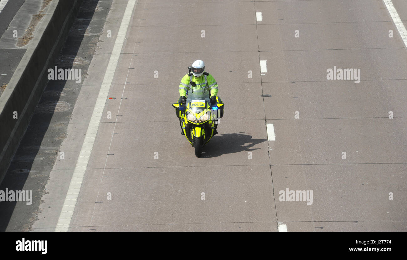 POLICE MOTORCYCLIST RIDER PATROLLING ON THE M54 MOTORWAY IN SHROPSHIRE UK Stock Photo