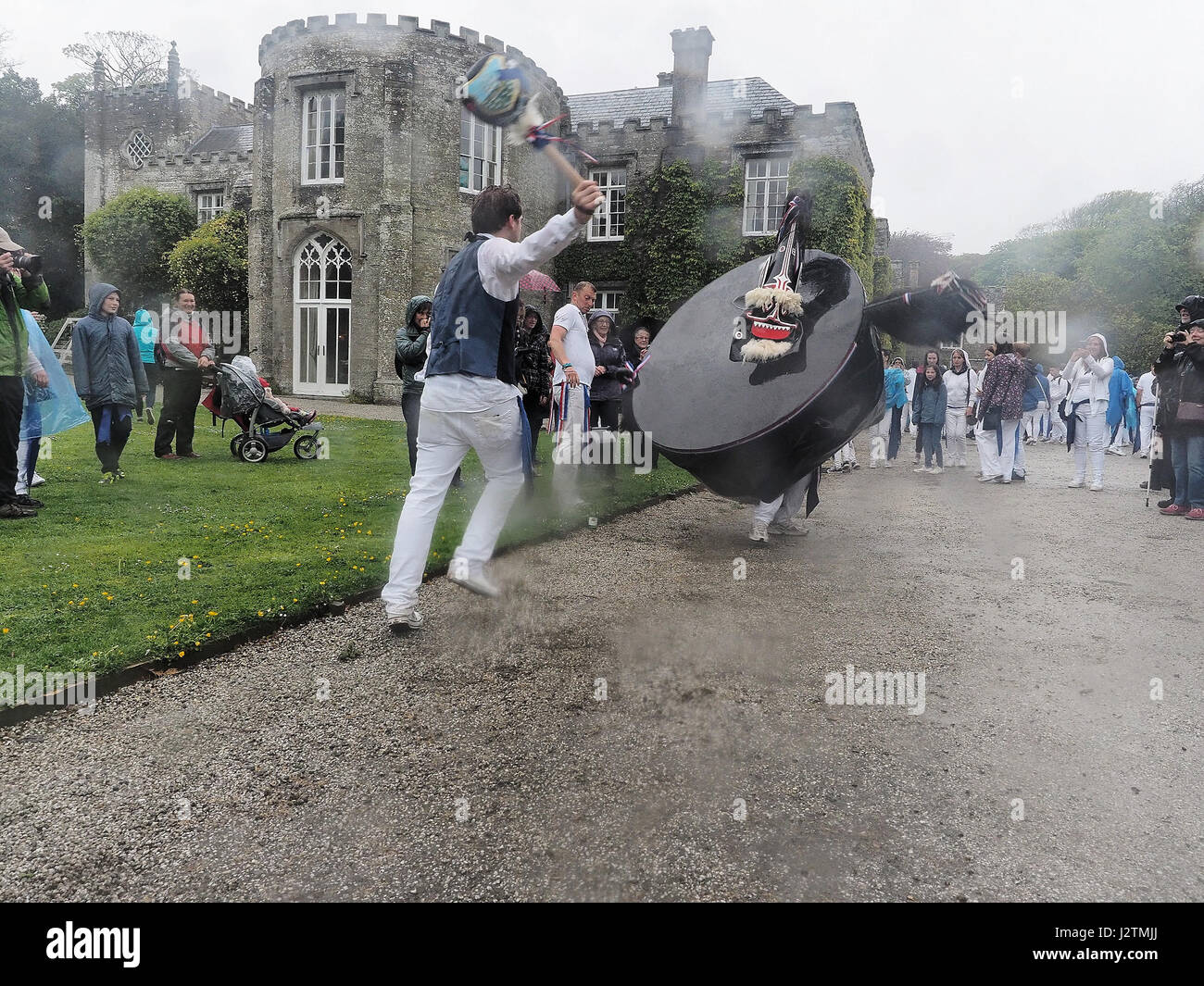 May day, Padstow, Cornwall, UK, 1st May,2017. Beltane Obby Oss festivities with dancing through streets accompanied by drummers and accordians. Traditionally only  Padstonians born in the seaside town may join in the processions.  Padstow, Cornwall, UK.  Robert Taylor/Alamy Live News Stock Photo