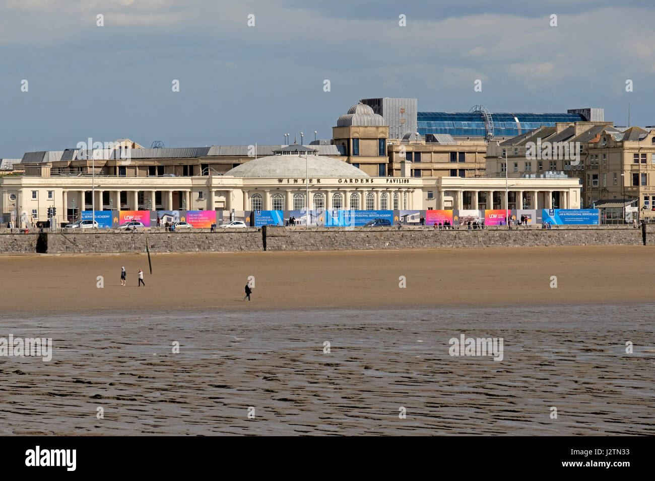 WestonsuperMare, UK. 1st May, 2017. UK weather The beach is almost