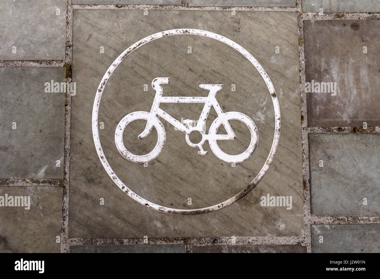 Center cycle hi-res stock photography and images - Alamy