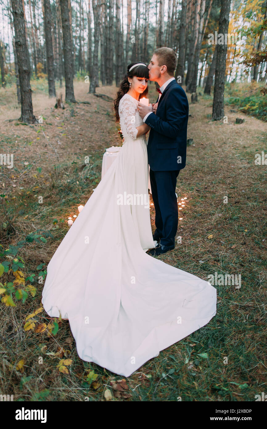 Newly married couple kissing in hi-res stock photography and images - Alamy