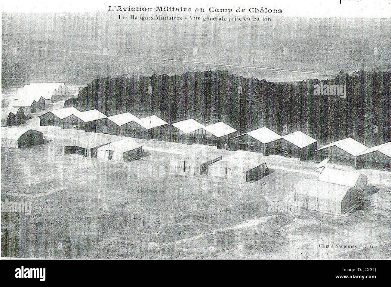 Bouy les hangars militaires vue du ciel Stock Photo