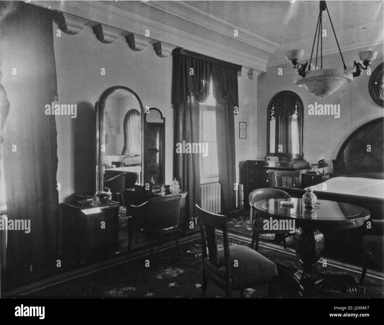 AHW Schlafzimmer Stilelementen Biedermeier um 1925 Stock Photo