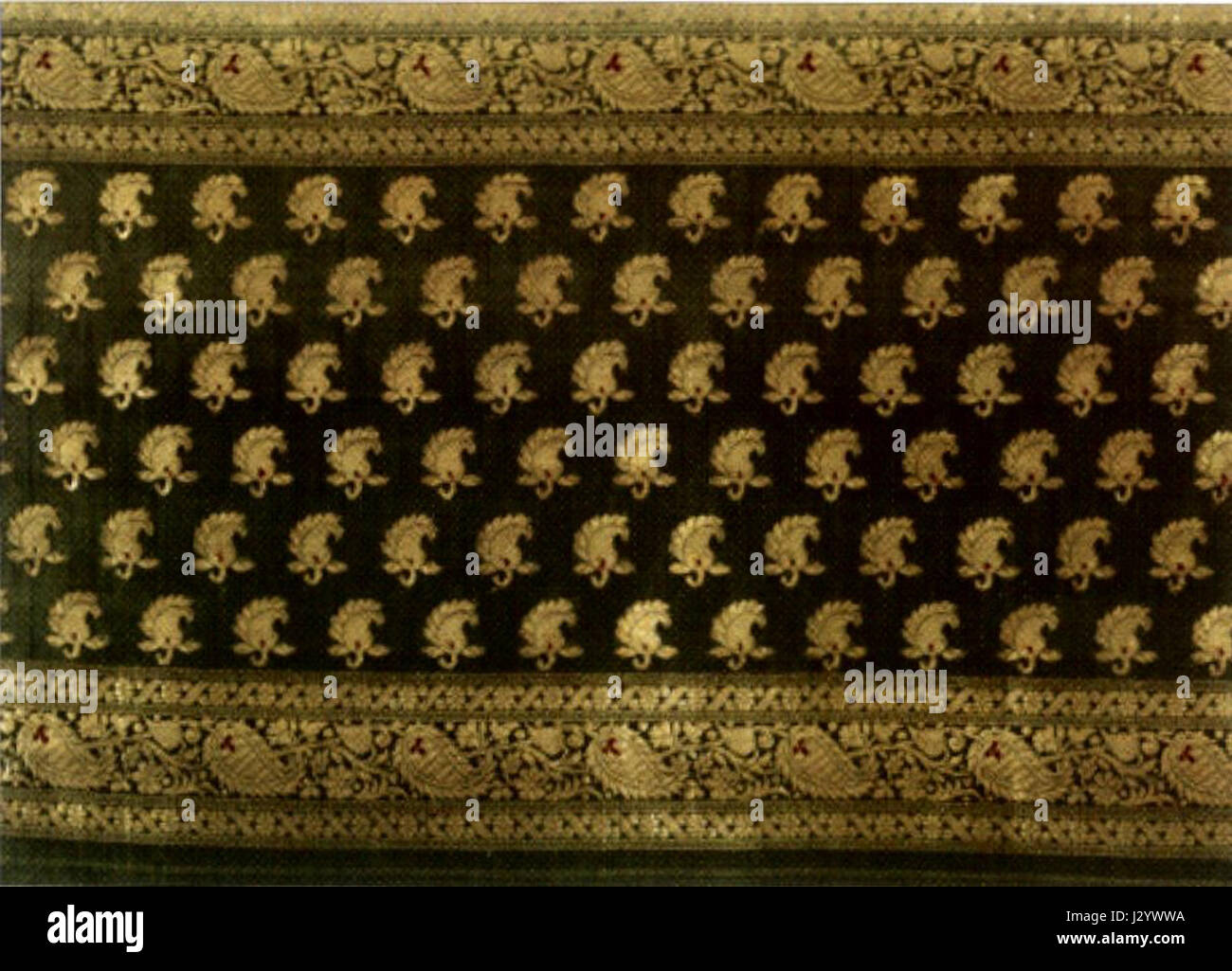 Gold wrapped silk technique hi-res stock photography and images - Alamy
