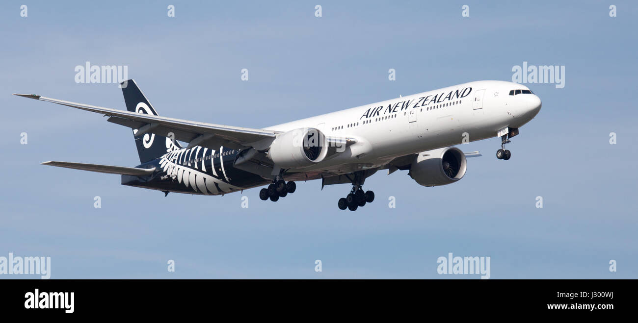 Air new zealand boeing 777 300er hi-res stock photography and