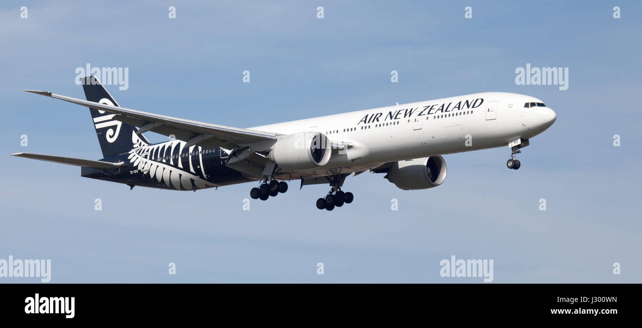 Air new zealand boeing 777 300er hi-res stock photography and