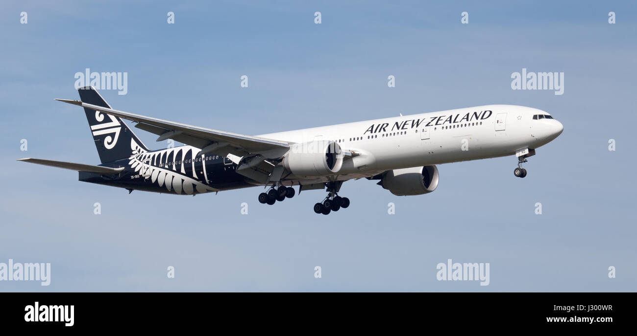 Air new zealand boeing 777 300er hi-res stock photography and
