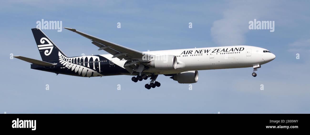 Air new zealand boeing 777 300er hi-res stock photography and