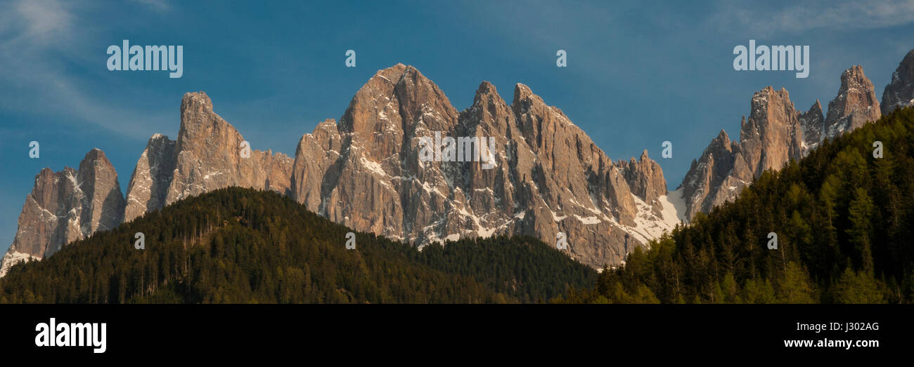 Peaks of the dolomite mountains in northern Italy Stock Photo - Alamy