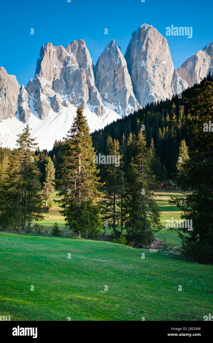 Peaks of the dolomite mountains in northern Italy Stock Photo - Alamy