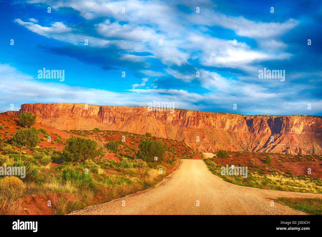 Gravel road through the desert of southern Utah Stock Photo Alamy