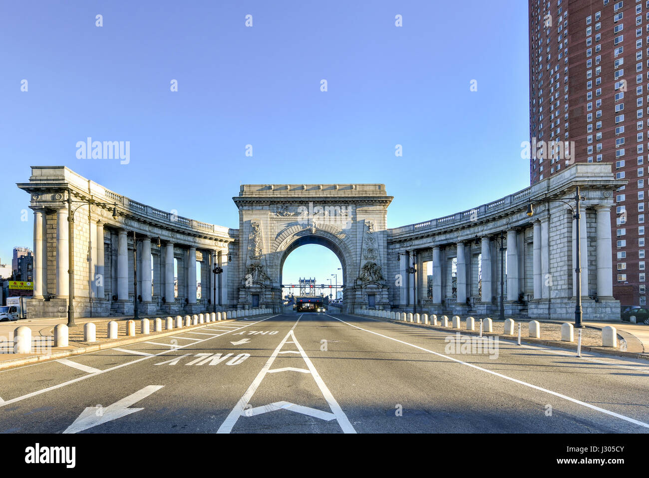 Triumphal arch entrance bridge hi-res stock photography and images - Alamy