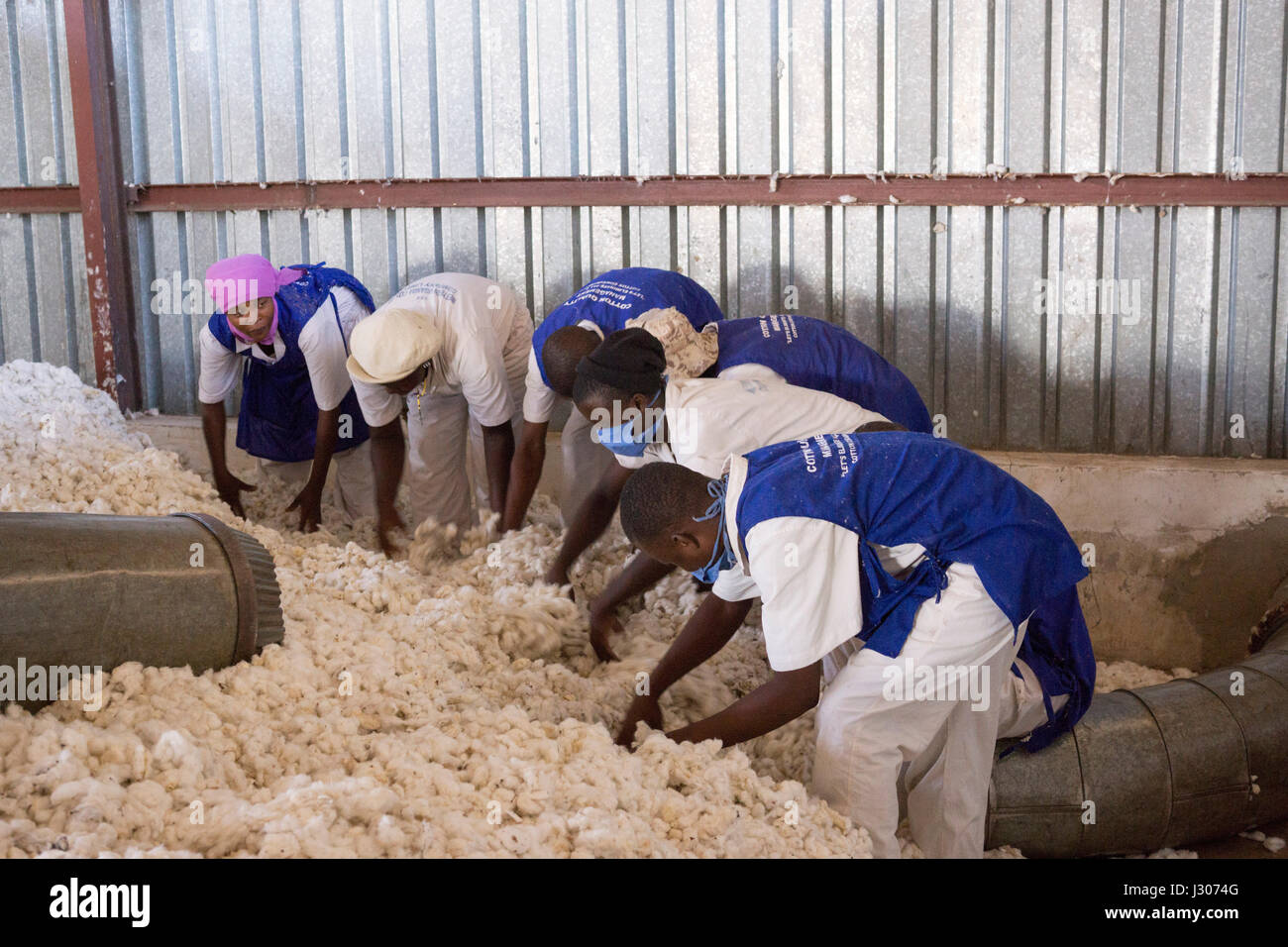 Workers In Spinning Mill Stock Photos & Workers In Spinning Mill Stock Images Alamy
