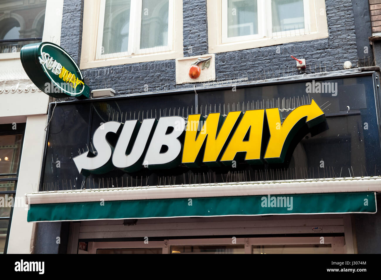 Logo sign on the wall of Subway food restaurant Stock Photo
