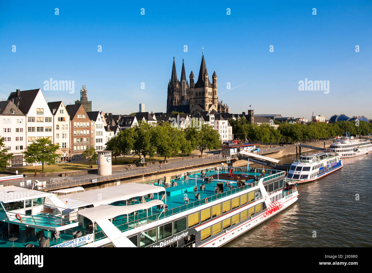 Germany, Cologne, houses in the old part of the town at the Frankenwerft, the cathedral and the church Gross St. Martin. Stock Photo