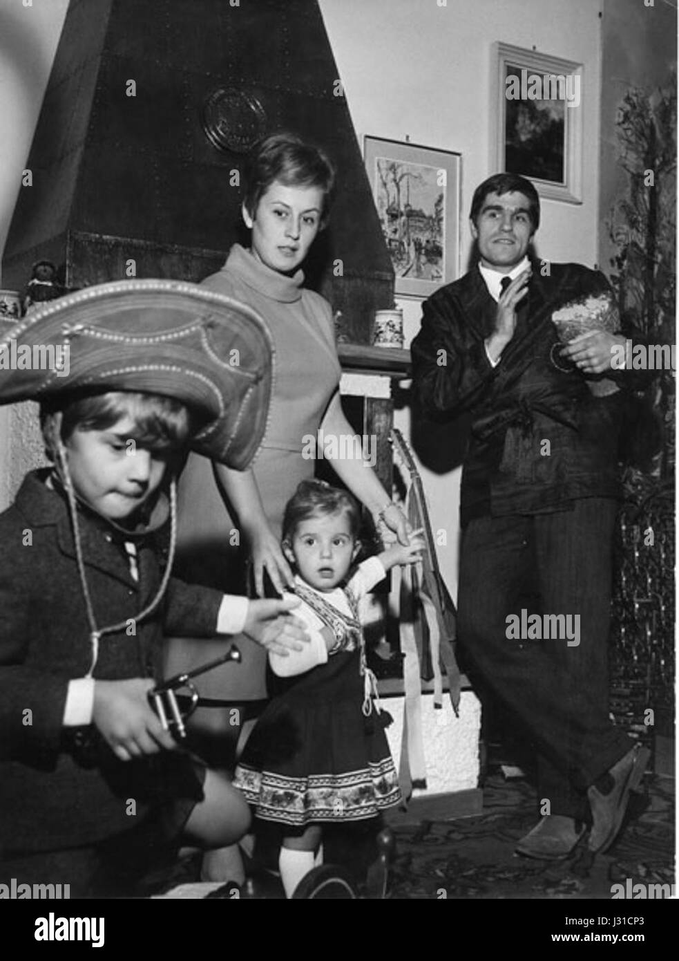 Nino Benvenuti with family Stock Photo Alamy