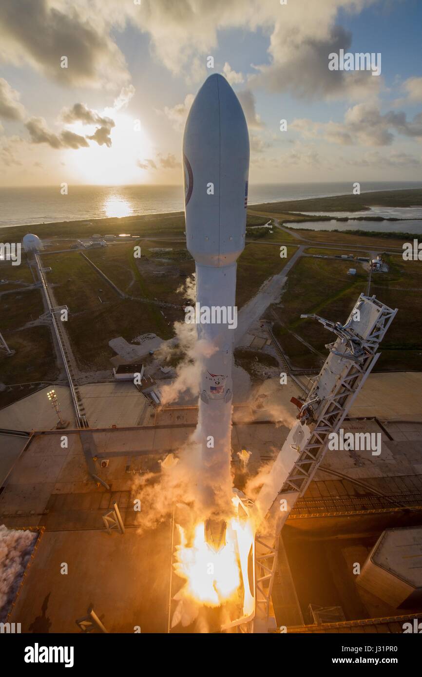 Cape Canaveral, United States Of America. 01st May, 2017. The SpaceX Falcon 9 rocket carrying a classified military satellite successfully blasts off from Launch Complex 39A at the Kennedy Space Center May 1, 2017 in Cape Canaveral, Florida. The the delayed SpaceX mission was the first for the National Reconnaissance Office carrying a top-secret spy satellite. Stock Photo