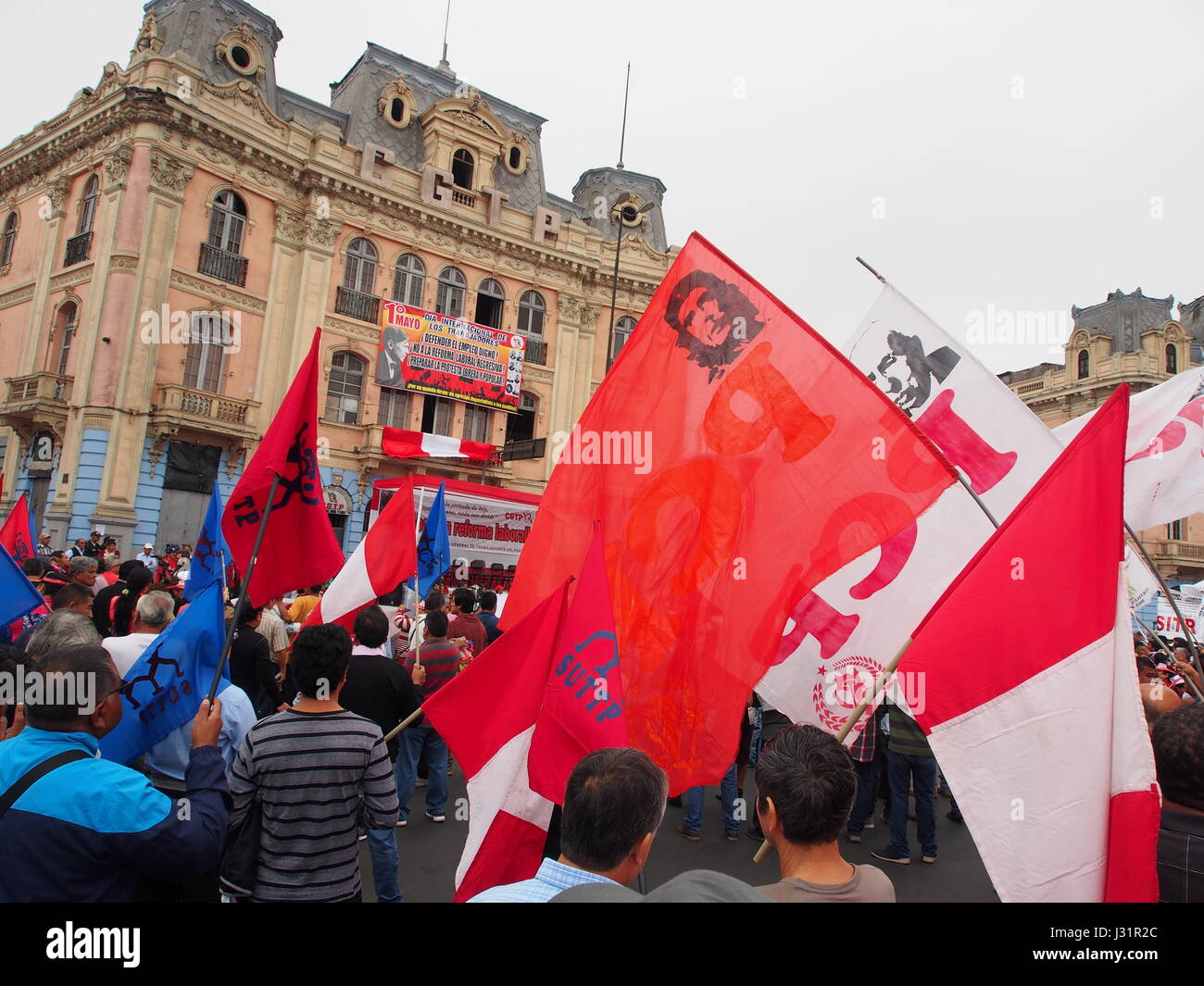 Lima, Peru. 1st May, 2017. Flags of the Communist Party of Peru (PCP)  flaming in a demonstration for the International Workers Day. Hundreds of  unionists took Dos de Mayo square in Lima,