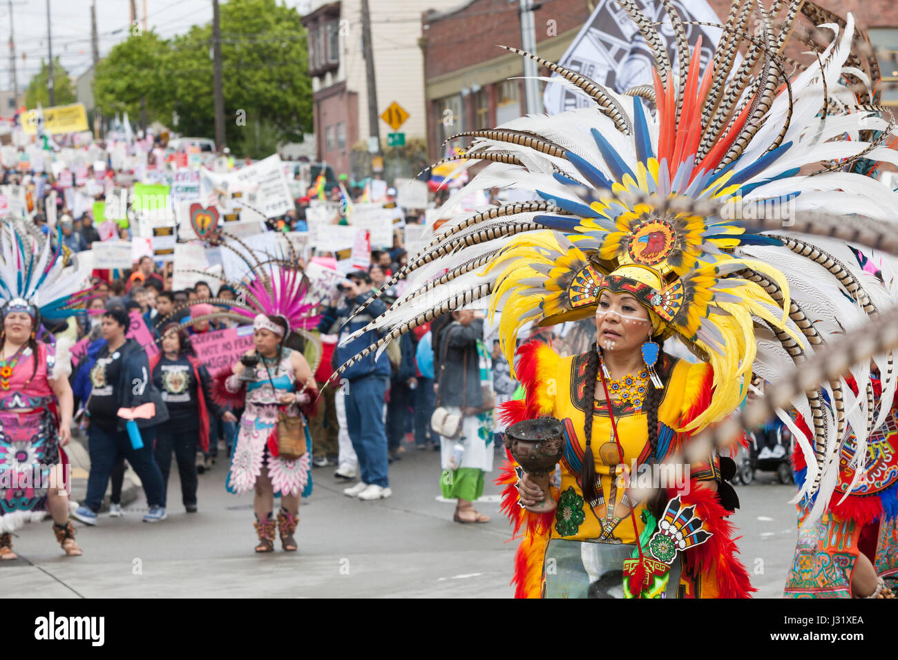 Seattle, USA. 01st May, 2017. A dancer from the Ce Atl Tonalli group ...