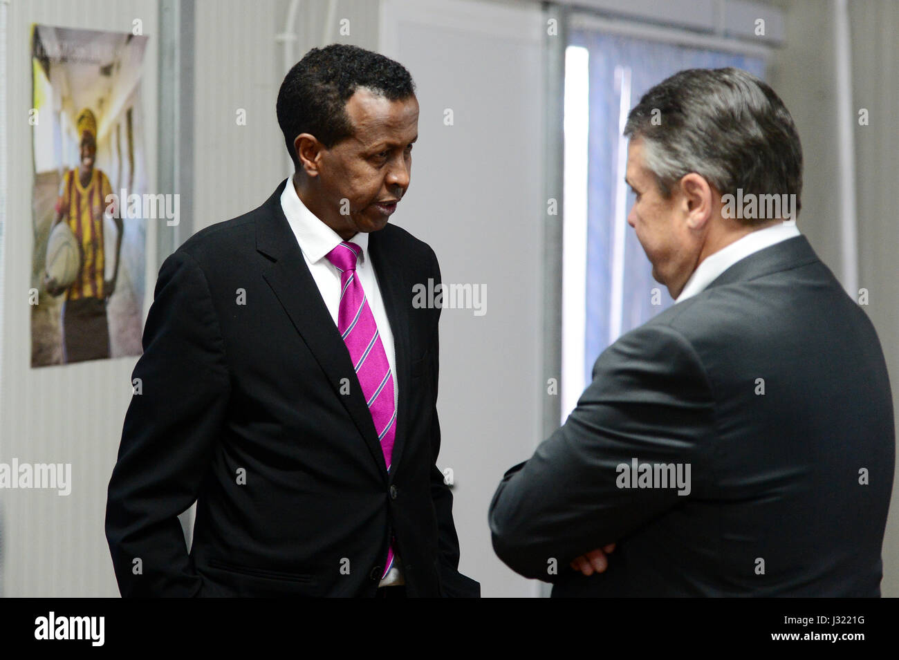 Mogadischu, Somalia. 2nd May, 2017. German foreign minister Sigmar Gabriel (SPD, R) meets the Somalian foreign minister Yusuf Garaad Omar in Mogadischu, Somalia, 2 May 2017. Gabriel is on the second day of his visit to Africa. Photo: Maurizio Gambarini/dpa/Alamy Live News Stock Photo