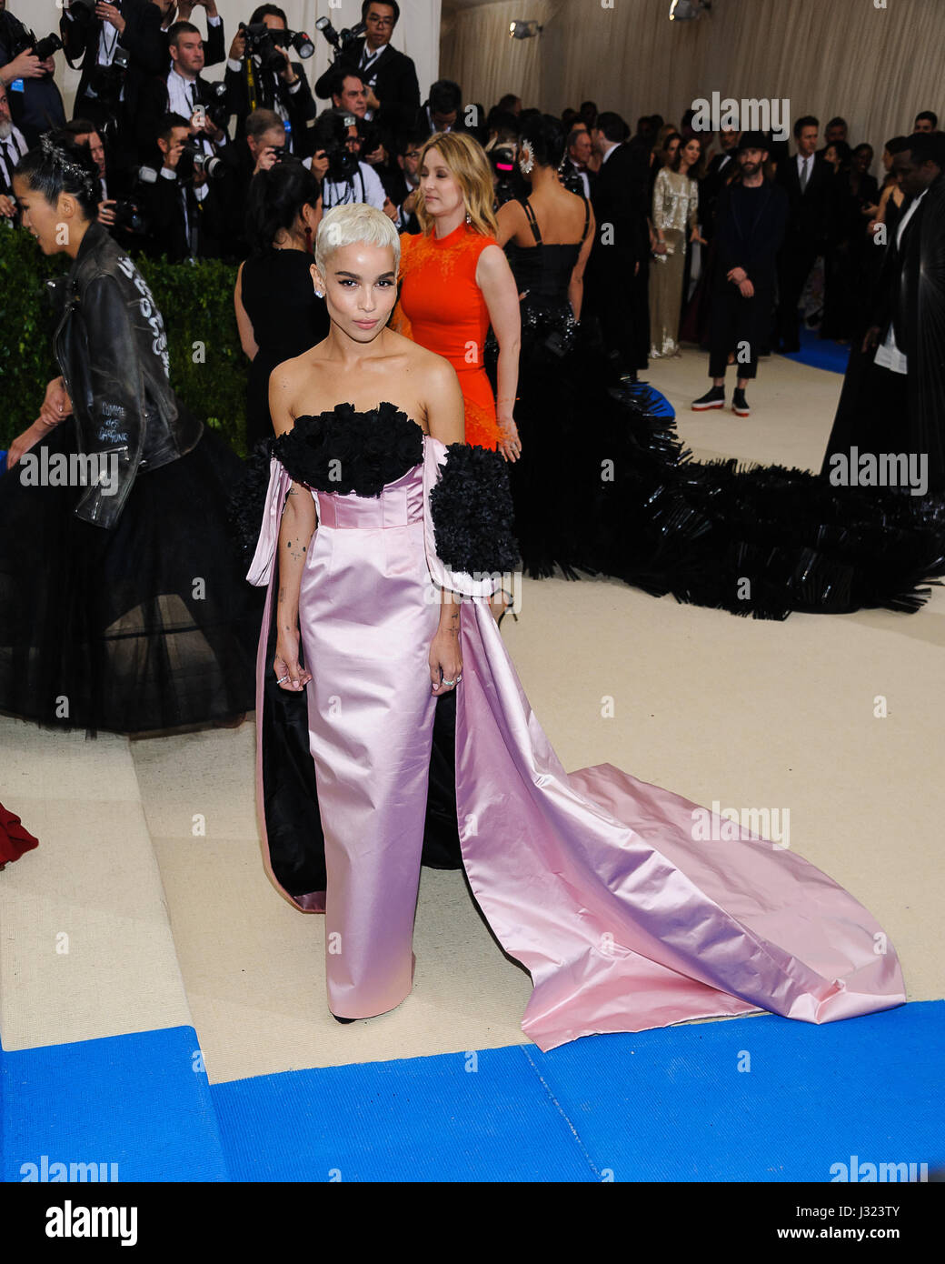 New York, NY, USA. 1st May, 2017. Zoe Kravitz. 2017 Metropolitan Museum