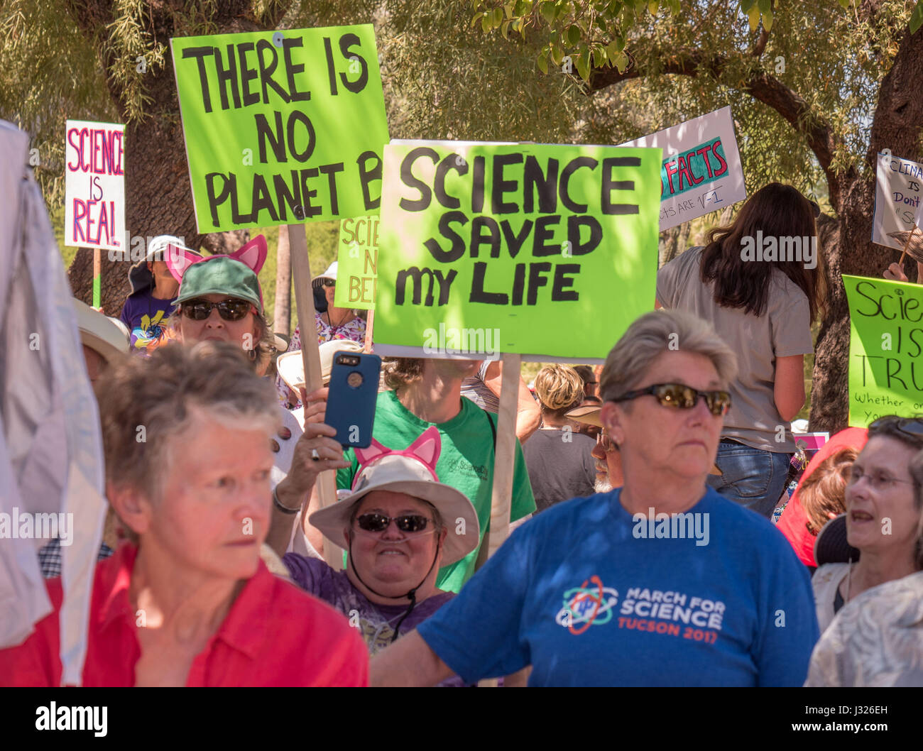 News science women hi-res stock photography and images - Alamy