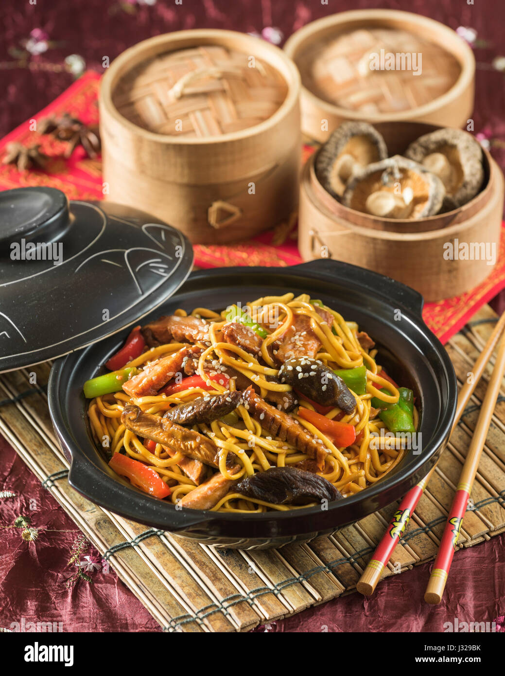 Hoisin duck noodles. Chinese food Stock Photo - Alamy